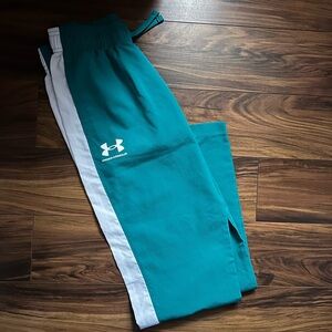 Green blue under armour track pants women’s xs/s